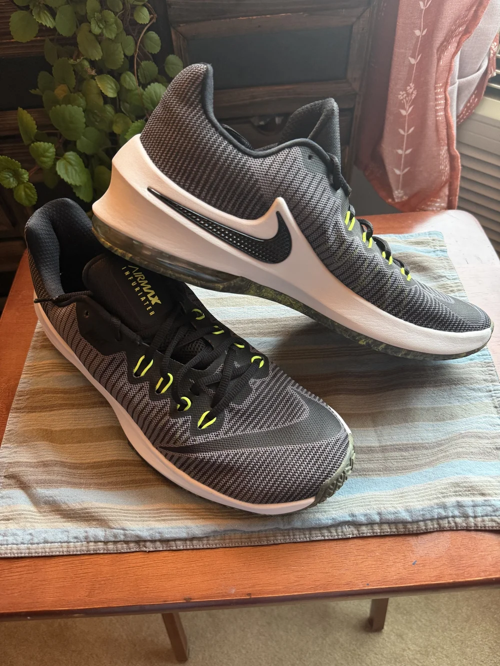 Nike Air Infuriate ll Men’s Gray Running Shoes with Neon Yellow Accents 10.5